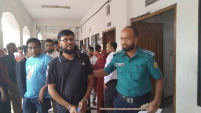 পুলিশ হেফাজতে আদালতে এস কে শাকিল আহমেদ