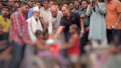 পথশিশুদের সঙ্গে রুহুল কবির রিজভী