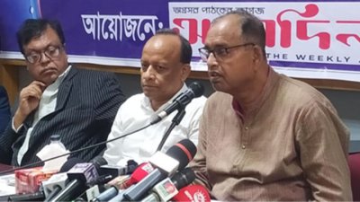 গোলটেবিল বৈঠকে বক্তব্য রাখছেন বিএনপির ভাইস চেয়ারম্যান শামসুজ্জামান দুদু