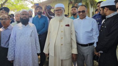 জেলা মডেল মসজিদ ও কমপ্লেক্স ভবনের জায়গা পরিদর্শনে ধর্ম উপদেষ্টা  ড. আ ফ ম খালিদ হোসেন