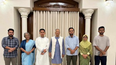 জুলাই শহীদ স্মৃতি ফাউন্ডেশনে সারজিস আলমকে সাধারণ সম্পাদক এবং মীর মাহবুবুর রহমান স্নিগ্ধকে প্রধান নির্বাহী কর্মকর্তা হিসেবে নিয়োগ দেওয়া হয় (ছবি: পিআইডি)