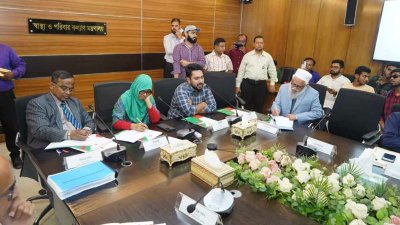 কথা বলছেন স্বাস্থ্য ও তথ্য উপদেষ্টা