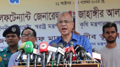 বক্তব্য দিচ্ছেন  মো. জাহাঙ্গীর আলম চৌধুরী। ছবি: নাসিরুল ইসলাম