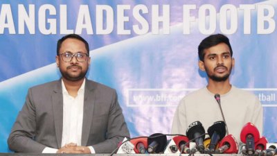 বাফুফের সংবাদ সম্মেলনে আসিফ