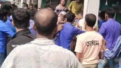 সাতক্ষীরার কালীগঞ্জ উপজেলায় স্কুলছাত্রদের মারধরে একটি বিদ্যালয়ের প্রধান শিক্ষক আহত হয়েছেন