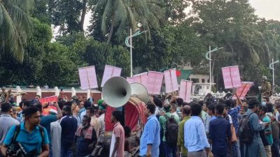 রাষ্ট্রপতি মো. সাহাবুদ্দিনের পদত্যাগ দাবিতে বঙ্গভবনের সামনে বিক্ষোভ