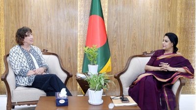 নেদারল্যান্ডসের রাষ্ট্রদূত ইর্মা ভ্যান ডুরেন তার সঙ্গে পরিবেশ উপদেষ্টা