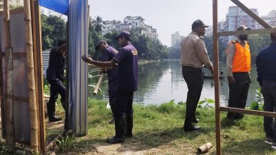 লেক দখলের উদ্দেশ্যে নির্মাণ করা অবৈধ স্থাপনা উচ্ছেদ করা হয়েছে