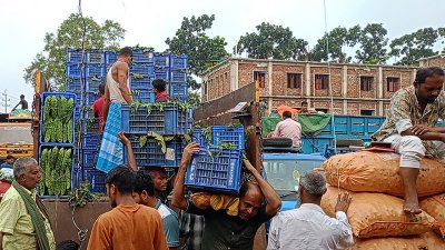 সাধারণ ক্রেতাদের নাগালে নেই সবজির দাম