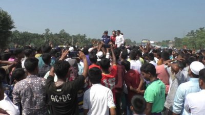 ঢাকা-টাঙ্গাইল-বঙ্গবন্ধু সেতু মহাসড়ক অবরোধ