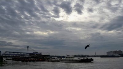 তীব্র ঘূর্ণিঝড়ে পরিণত হয়েছে দানা। ছবি: হিন্দুস্তান টাইমস