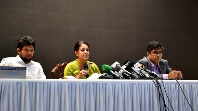 উপদেষ্টা পরিষদের বৈঠকের বিষয়ে সংবাদ সম্মেলন (ছবি: পিআইডি)