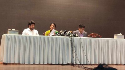 উপদেষ্টা পরিষদের বৈঠকের বিষয়ে সংবাদ সম্মেলন
