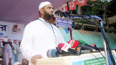 গণসমাবেশে বক্তব্য দিচ্ছেন বাংলাদেশ খেলাফত মজলিসের মহাসচিব মাওলানা মামুনুল হক