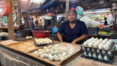 মিরপুর-১ নম্বরের শাহ আলী কাঁচা বাজার মুরগির ডিম বিক্রি বন্ধ (ছবি: প্রতিবেদক)