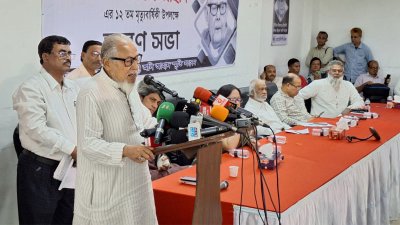 অনুষ্ঠানে বক্তব্য রাখছেন বিএনপির স্থায়ী কমিটির সদস্য নজরুল ইসলাম খান