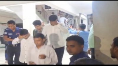 ধারণা করা হচ্ছে, নিয়োগ পরীক্ষায় জালিয়াতির পেছনে বড় কোনও সিন্ডিকেট জড়িত রয়েছে