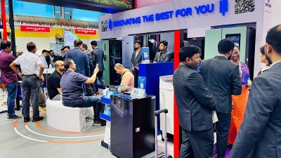 চীনে ক্যান্টন ফেয়ারে ওয়ালটনের প্যাভিলিয়নে ভির