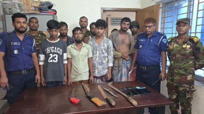 দেশি অস্ত্রসহ পাঁচ জনকে গ্রেফতার করেছে যৌথ বাহিনী