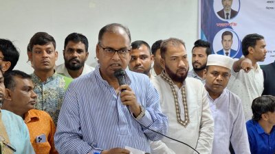সমাবেশে বক্তব্য রাখছেন শামসুজ্জামান দুদু