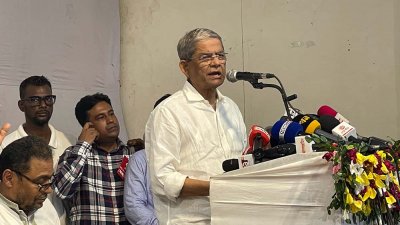 আলোচনা সভায় বক্তব্য রাখছেন বিএনপির মহাসচিব মির্জা ফখরুল ইসলাম আলমগীর