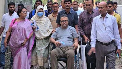 আদালতে হাজিরা দিয়ে ফেরার পথে তাকে গ্রেফতার করা হয়
