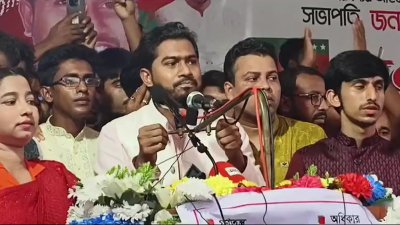 গণসংবর্ধনা অনুষ্ঠানে বক্তব্য দেন নুরুল হক নুর
