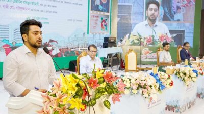 বক্তব্য দিচ্ছেন উপদেষ্টা মো. নাহিদ ইসলাম