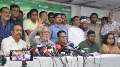 বক্তব্য দিচ্ছেন জাতীয় পার্টির চেয়ারম্যান জিএম কাদের