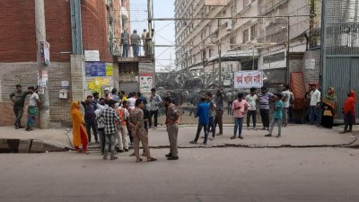 গাজীপুর মহানগরীর কোনাবাড়ী জরুন এলাকায় ইসলাম গ্রুপ এবং তুসুকা গ্রুপের শ্রমিকদের দাবি মেনে নিয়েছে কারখানা কর্তৃপক্ষ