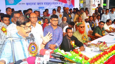 বগুড়া শহরের সাতমাথার মুক্তমঞ্চে গণসমাবেশে বক্তব্য দিয়েছেন নাগরিক ঐক্যের সভাপতি মাহমুদুর রহমান মান্না