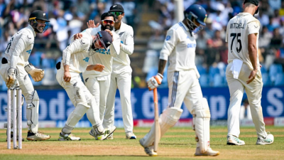 ঘরের মাঠে লজ্জার ইতিহাস গড়েছে ভারত।