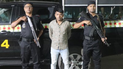 র‌্যাবের হেফাজতে গ্রেফতার সুমন