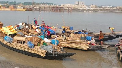 পাঁচ মাস ধরে চলবে মাছ ধরা ও শুঁটকি তৈরির কাজ