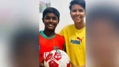 ক্ষুদে ভক্তের সঙ্গে তহুরা