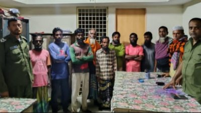 সুন্দরবনে দস্যুদের কবল থেকে ১০ জেলেকে উদ্ধার।