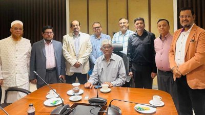 বাংলাদেশ ফ্রোজেন ফুডস এক্সপোর্টার্স অ্যাসোসিয়েশনের নেতাদের সঙ্গে বাণিজ্য উপদেষ্টা