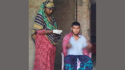 মায়ের সঙ্গে রানা