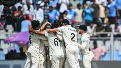 ভারতকে ঘরের মাঠে হারিয়ে ইতিহাস গড়েছে নিউজিল্যান্ড।