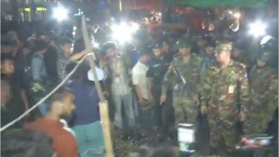 পুলিশ, সেনাবাহিনী ও সিটি করপোরেশনের সমন্বয়ে এই অভিযান চালানো হয়।