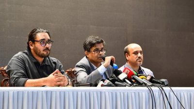 প্রধান উপদেষ্টার প্রেস উইংয়ের সংবাদ সম্মেলন (ছবি: পিআইডি)