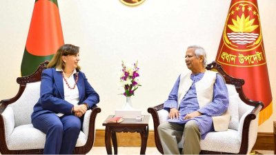 প্রধান উপদেষ্টার সঙ্গে সাক্ষাৎ করেন ইইউর এক্সটার্নাল অ্যাকশন সার্ভিসের এশিয়া ও প্যাসিফিক বিভাগের পরিচালক পাওলা পামপোলিনি