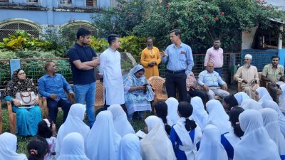পঞ্চগড়ে শিক্ষার্থীদের সঙ্গে মতবিনিময় করেছেন বৈষম্যবিরোধী ছাত্র আন্দোলনের অন্যতম দুই সমন্বয়ক সারজিস আলম ও হাসনাত আব্দুল্লাহ
