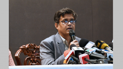 বক্তব্য দিচ্ছেন  প্রধান উপদেষ্টার প্রেস সচিব শফিকুল আলম