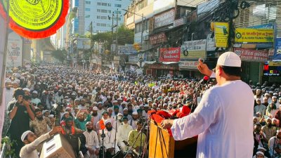 সমাবেশে বক্তব্য রাখছেন মুফতী সৈয়দ মোহাম্মদ রেজাউল করীম পীর চরমোনাই