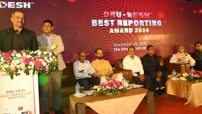 বক্তব্য রাখছেন আইন, বিচার ও সংসদ বিষয়ক উপদেষ্টা ড. আসিফ নজরুল