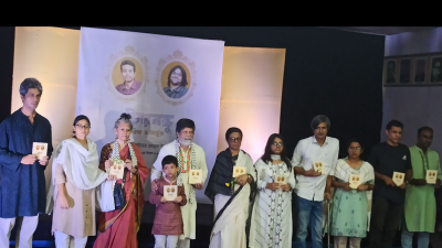 আরিফ-অর্জুনের স্মরণ সভায় তার বন্ধু, সহকর্মী, রাজনৈতিক ও সাংস্কৃতিক বন্ধু-স্বজনরা