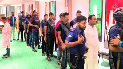 বৈঠক চলাকালীন সময়ে তাদের গ্রেফতার করা হয়