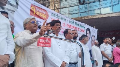 কুমিল্লায় সমাবেশে বক্তব্য রেখেছেন বিএনপির ভাইস চেয়ারম্যান বরকতউল্লা বুলু