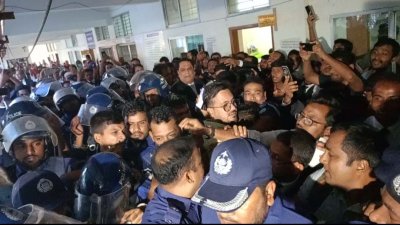 আদালত প্রাঙ্গণে আসামিদের ওপর হামলার চেষ্টা করা হয়